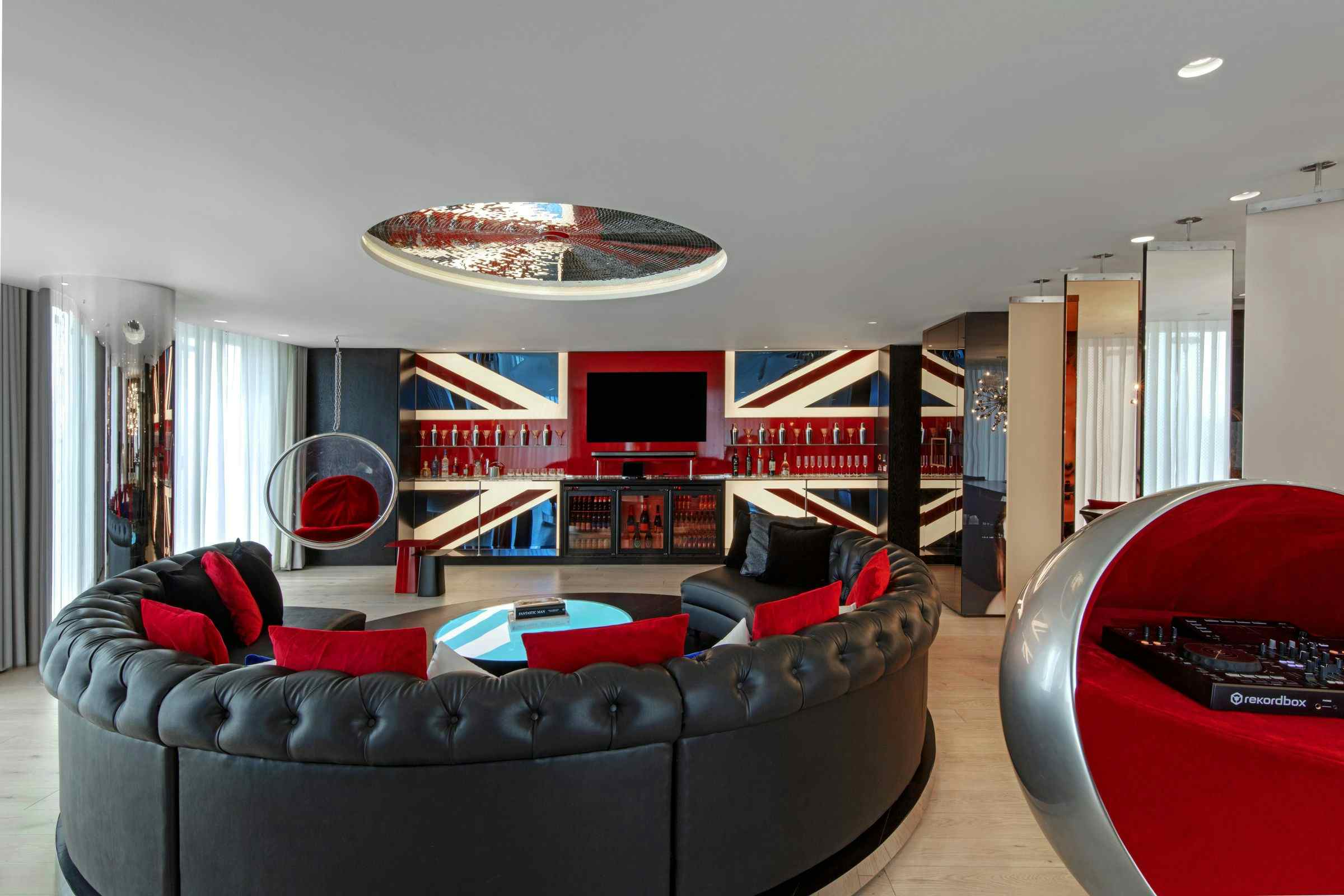 Extreme WOW Suite, W London
